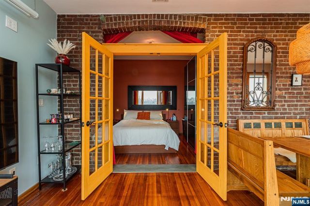 152 Pine Street, Cliffside Park, NJ 07010