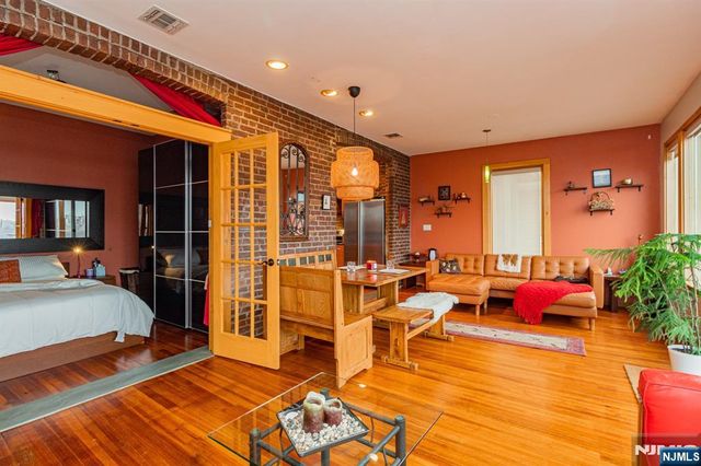 152 Pine Street, Cliffside Park, NJ 07010