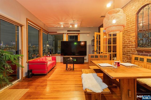 152 Pine Street, Cliffside Park, NJ 07010