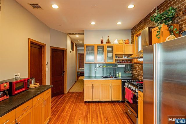 152 Pine Street, Cliffside Park, NJ 07010