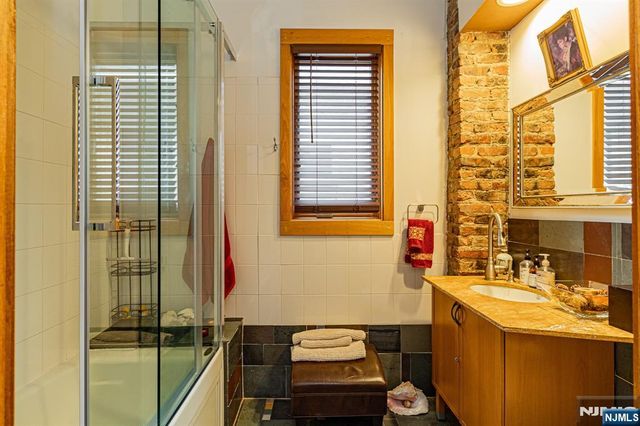 152 Pine Street, Cliffside Park, NJ 07010