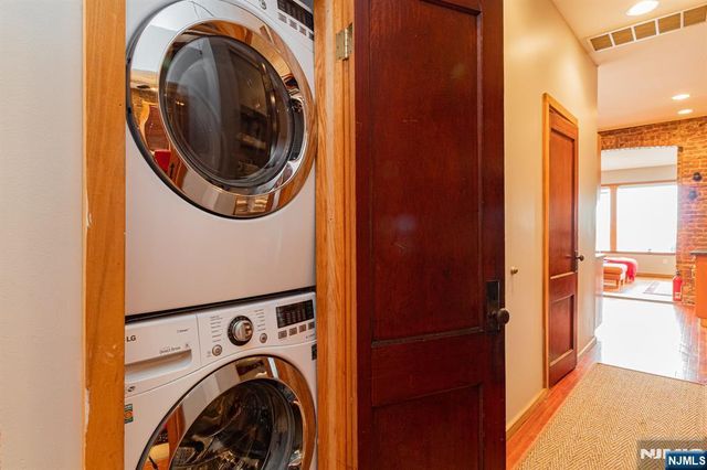 152 Pine Street, Cliffside Park, NJ 07010