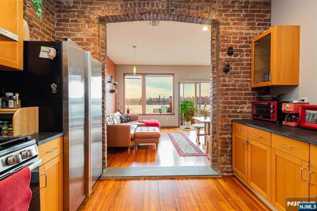 152 Pine Street, Cliffside Park, NJ 07010