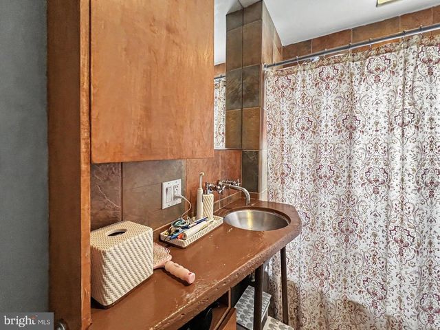 1039 REES AVE, Bryn Mawr, PA 19010