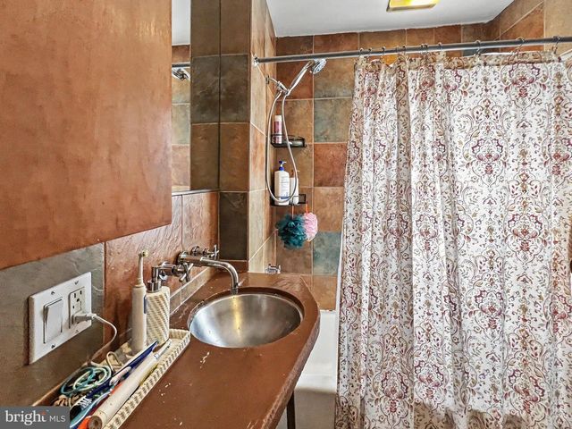1039 REES AVE, Bryn Mawr, PA 19010