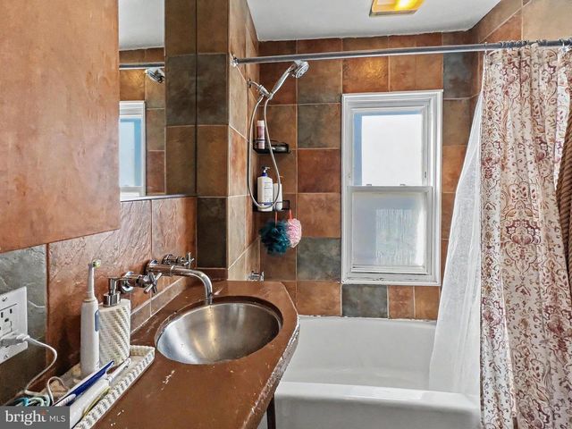 1039 REES AVE, Bryn Mawr, PA 19010