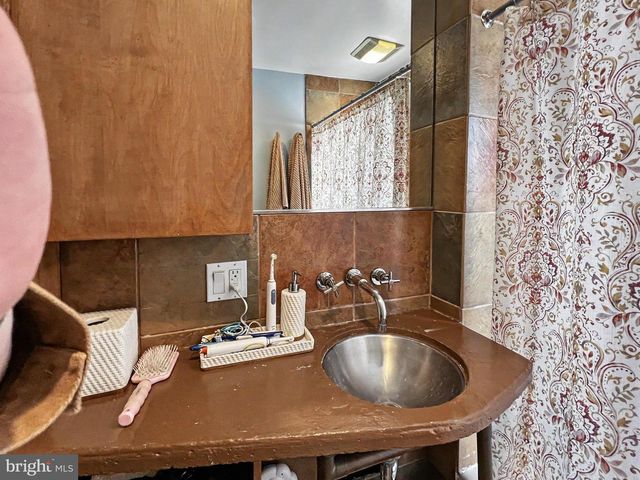 1039 REES AVE, Bryn Mawr, PA 19010