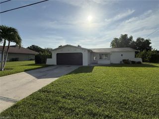 525 11th CT, Cape Coral, FL 33990