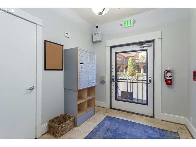 1714 Nw COUCH St 1, Portland, OR 97209