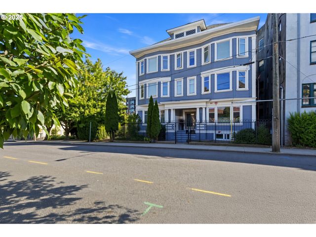 1714 Nw COUCH St 1, Portland, OR 97209