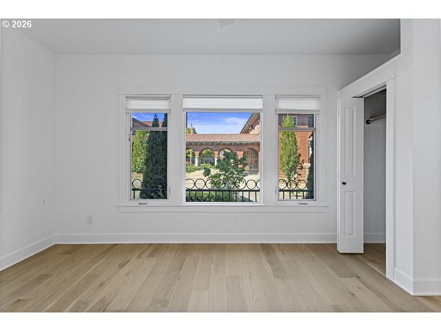 1714 Nw COUCH St 1, Portland, OR 97209