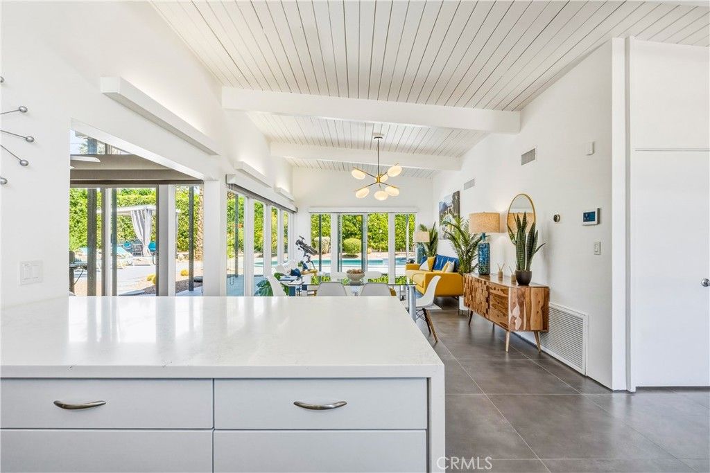 Image 10 of property listing at 302 E Racquet Club Drive, Palm Springs, CA 92262