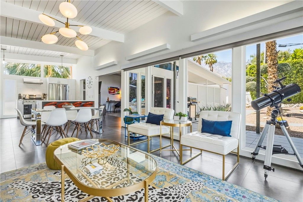 Image 12 of property listing at 302 E Racquet Club Drive, Palm Springs, CA 92262