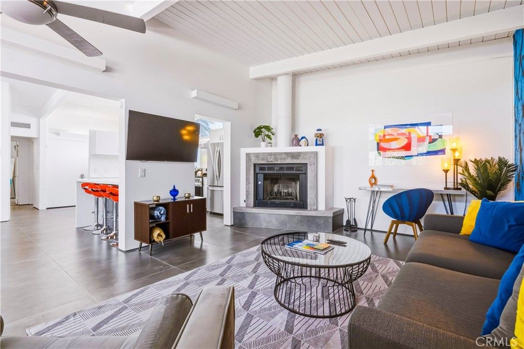 Image 19 of property listing at 302 E Racquet Club Drive, Palm Springs, CA 92262