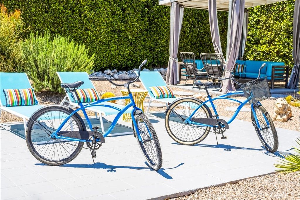Image 28 of property listing at 302 E Racquet Club Drive, Palm Springs, CA 92262