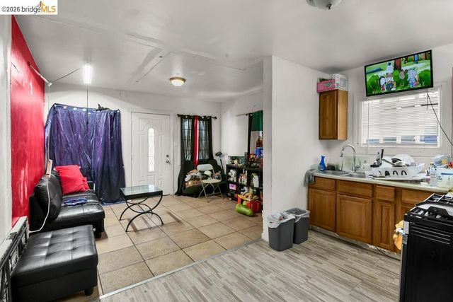 1090 70Th Ave, Oakland, CA 94621