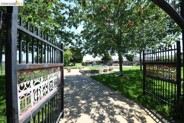 1090 70Th Ave, Oakland, CA 94621