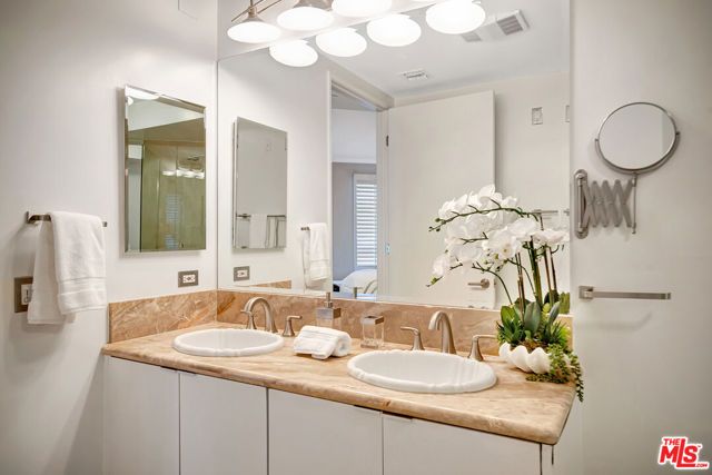 12222 Wilshire Boulevard 411, Los Angeles, CA 90025