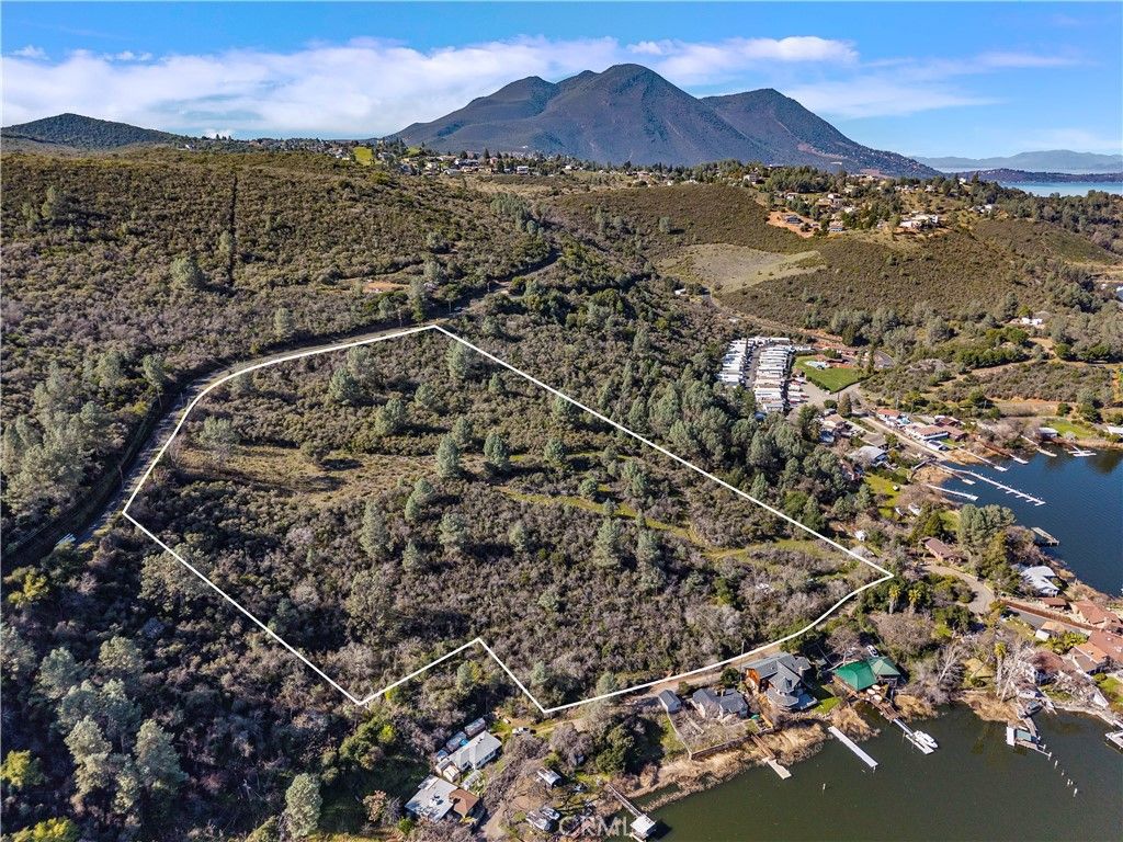 Image 8 of property listing at 11390 Point Lakeview, Kelseyville, CA 95451