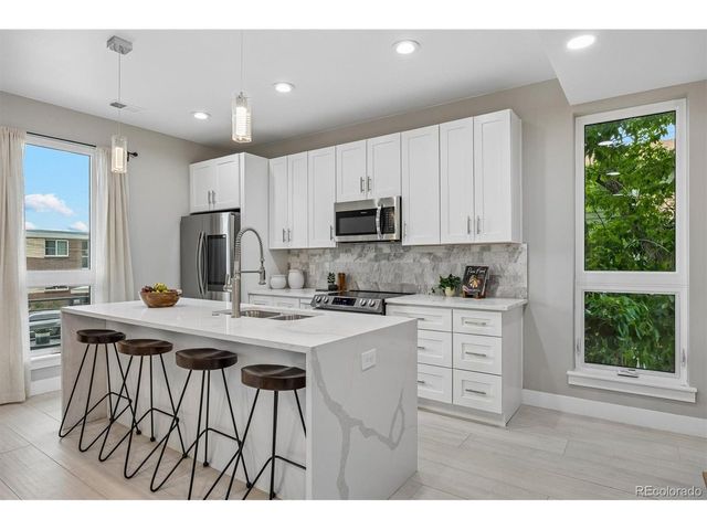 550 S Forest St 2-202, Denver, CO 80246