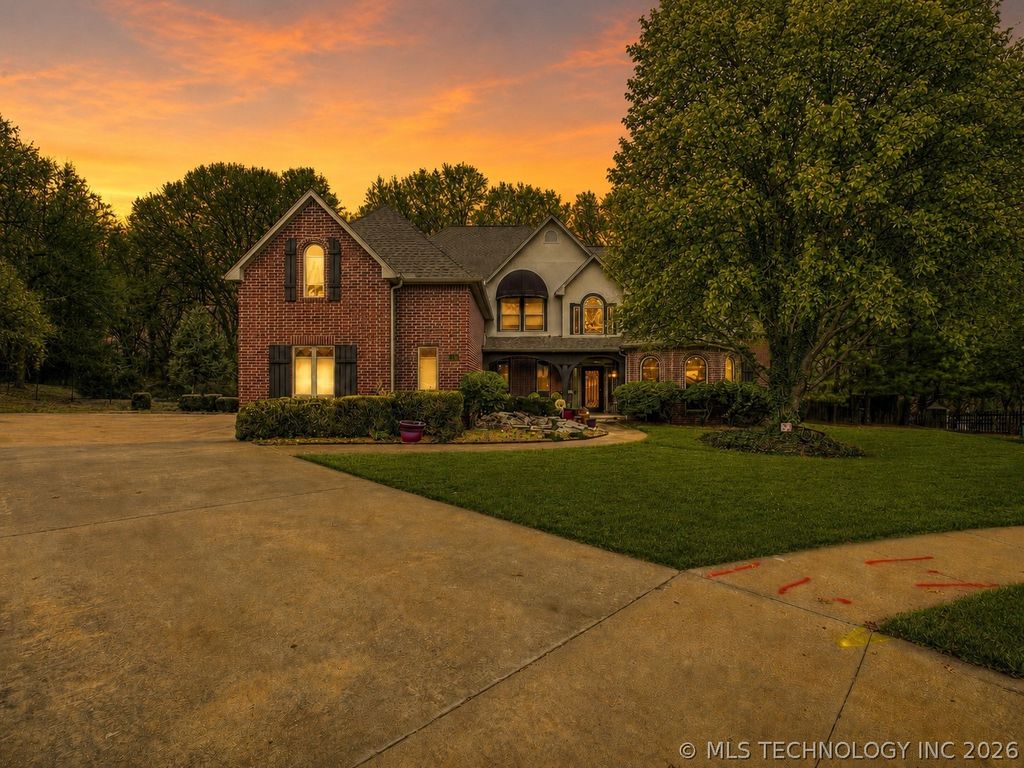 6301 S 5th Avenue, Broken Arrow, OK 74011
