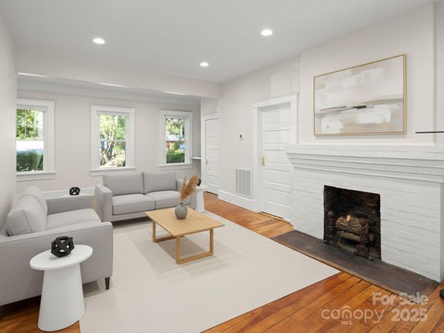 10 Madison Avenue, Asheville, NC 28801