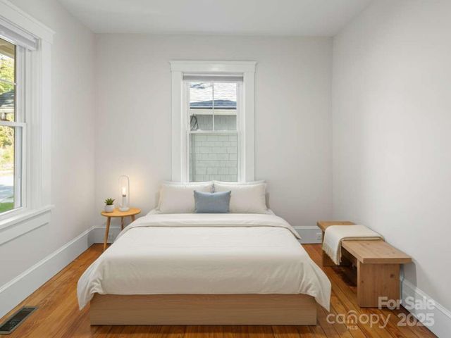 10 Madison Avenue, Asheville, NC 28801