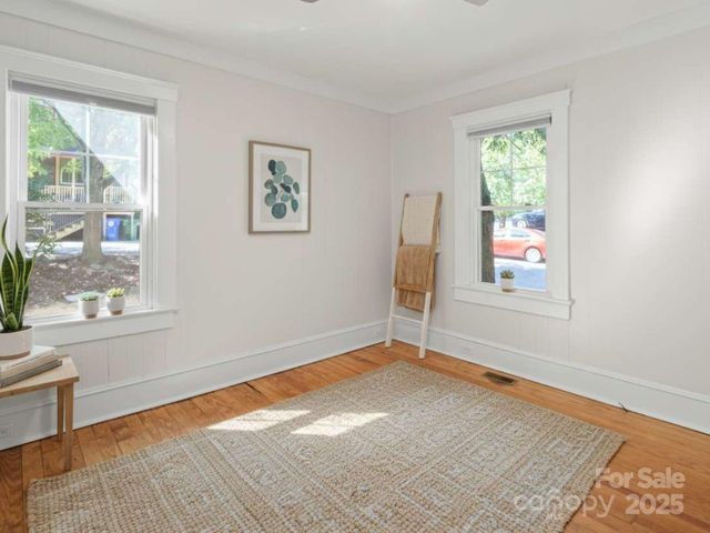 10 Madison Avenue, Asheville, NC 28801