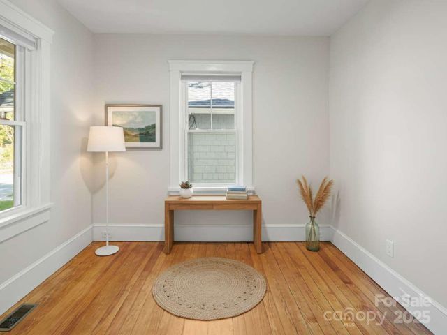 10 Madison Avenue, Asheville, NC 28801