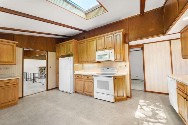 S66W13555 Saroyan ROAD, Muskego, WI 53150