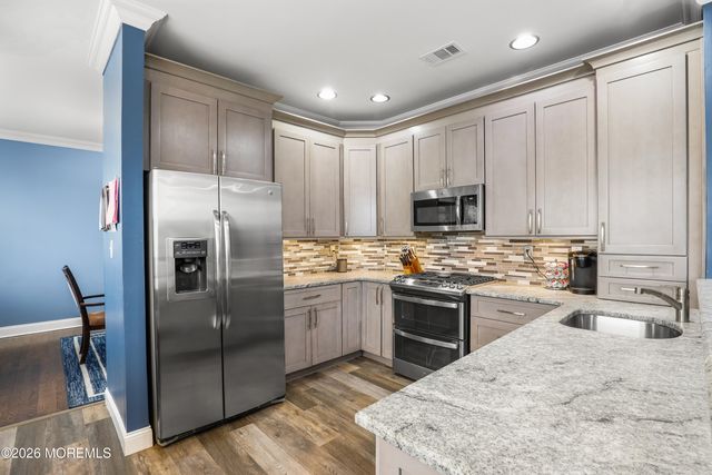 10 Winged Foot Drive, Manalapan, NJ 07726