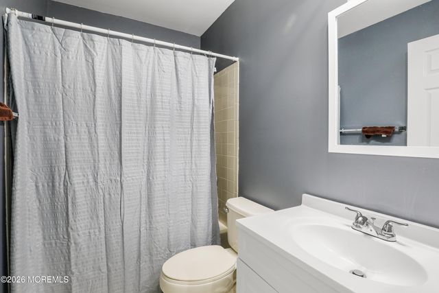 10 Winged Foot Drive, Manalapan, NJ 07726