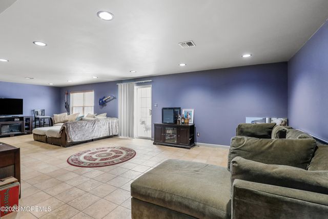 10 Winged Foot Drive, Manalapan, NJ 07726