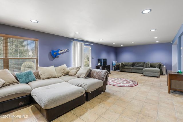 10 Winged Foot Drive, Manalapan, NJ 07726