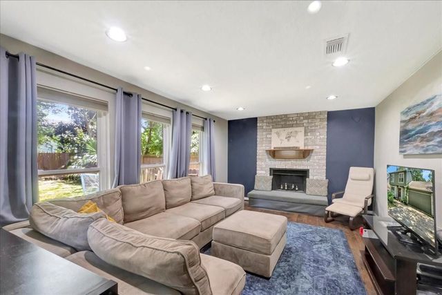 408 Pebbleshire Drive, Houston, TX 77062