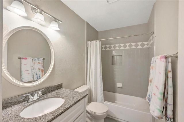 408 Pebbleshire Drive, Houston, TX 77062