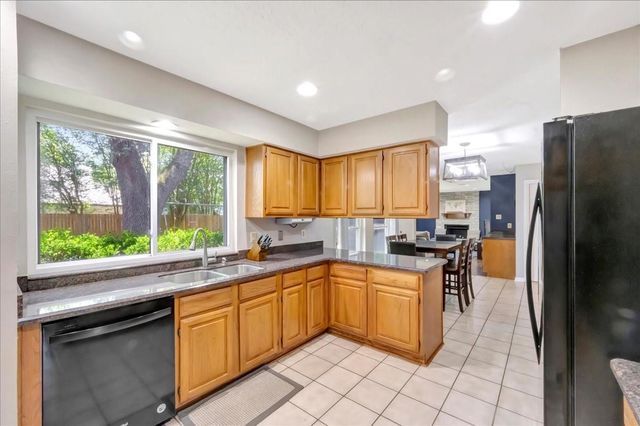 408 Pebbleshire Drive, Houston, TX 77062
