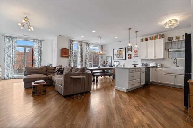 2121 W DIVISION Street 1, Chicago, IL 60622