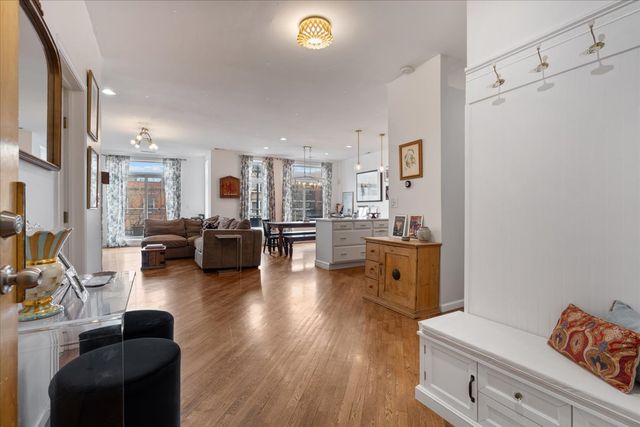 2121 W DIVISION Street 1, Chicago, IL 60622