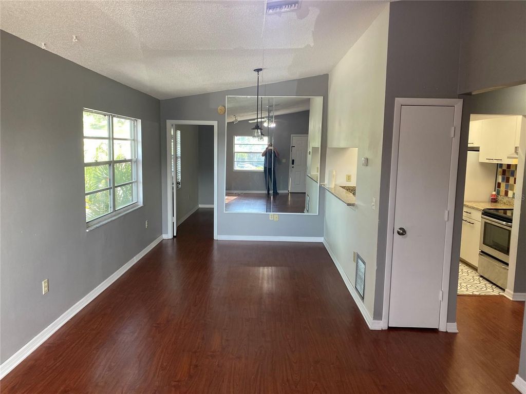 Image 2 of property listing at 3535 59TH AVENUE W 3535, Bradenton, FL 34210