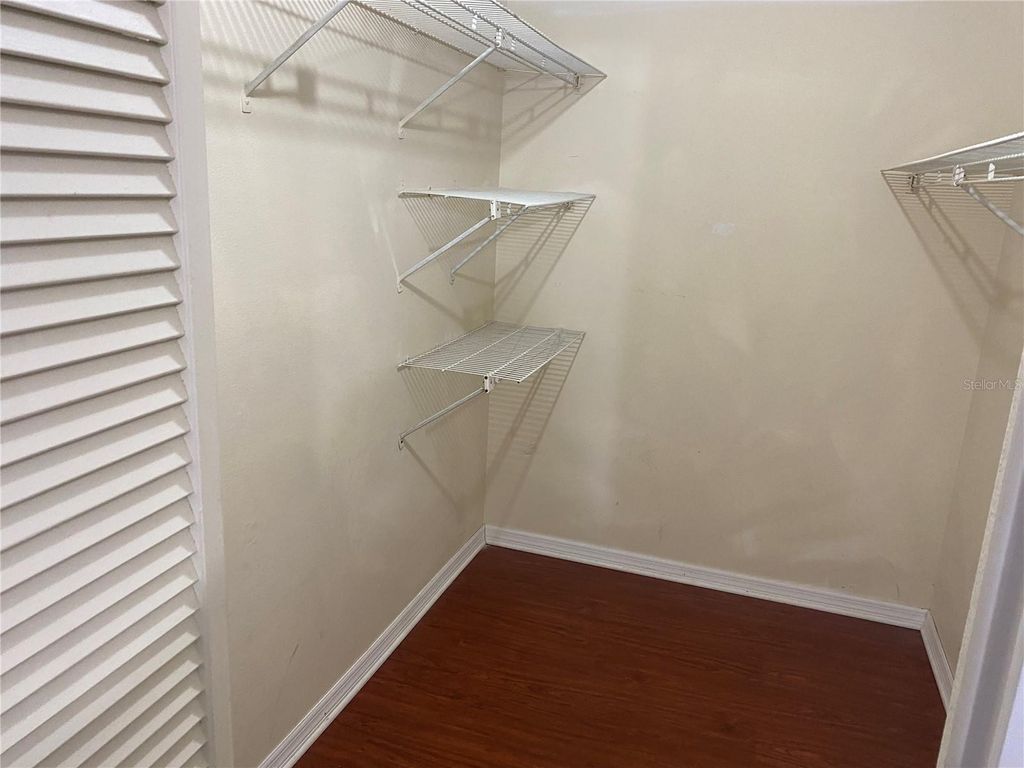 Image 11 of property listing at 3535 59TH AVENUE W 3535, Bradenton, FL 34210