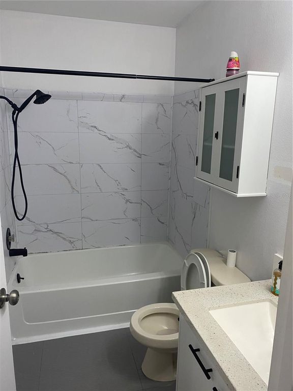 Image 12 of property listing at 3535 59TH AVENUE W 3535, Bradenton, FL 34210