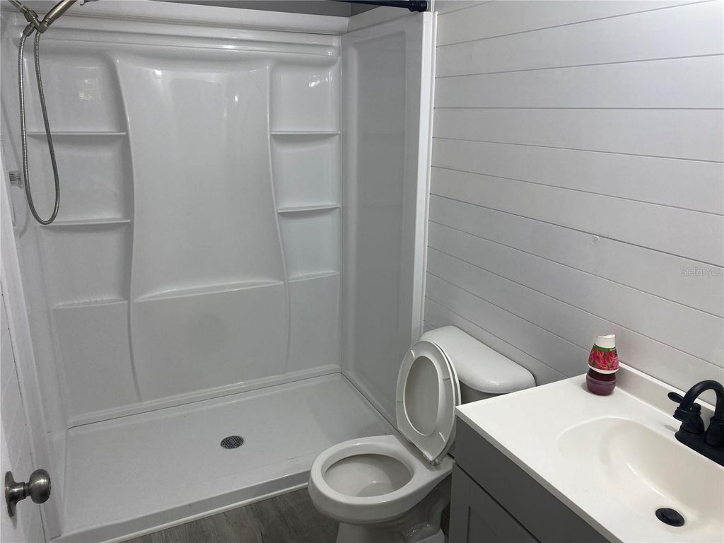 Image 15 of property listing at 3535 59TH AVENUE W 3535, Bradenton, FL 34210