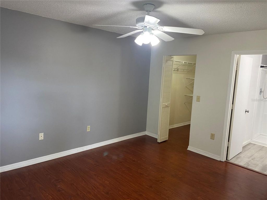 Image 10 of property listing at 3535 59TH AVENUE W 3535, Bradenton, FL 34210