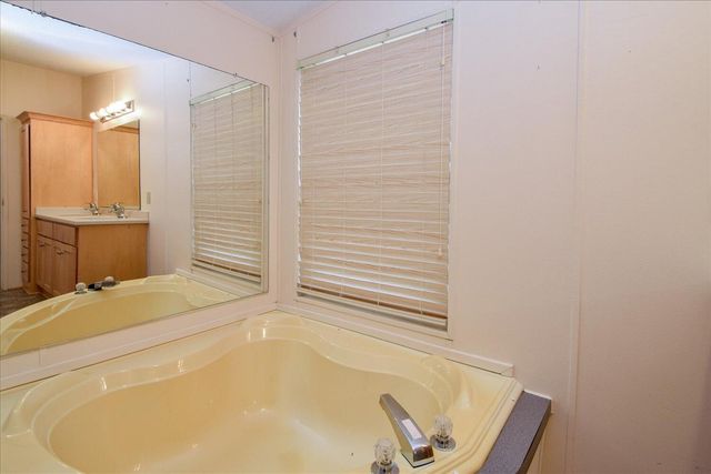 1214 Evelyn DR, Huddleston, VA 24104