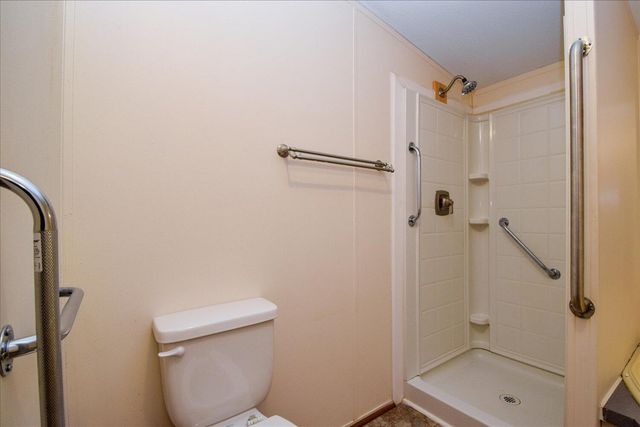 1214 Evelyn DR, Huddleston, VA 24104