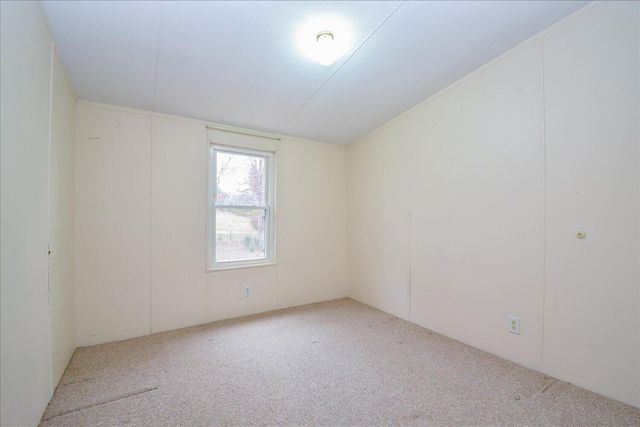 1214 Evelyn DR, Huddleston, VA 24104