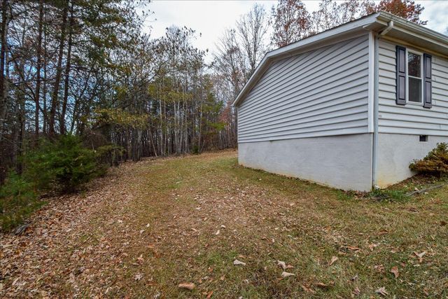 1214 Evelyn DR, Huddleston, VA 24104