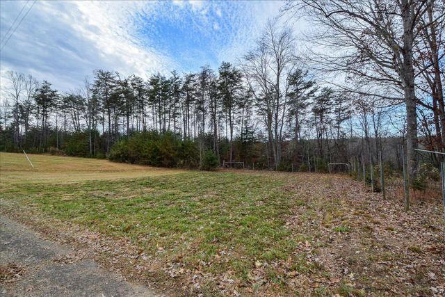 1214 Evelyn DR, Huddleston, VA 24104