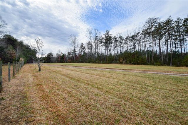 1214 Evelyn DR, Huddleston, VA 24104